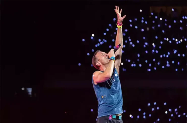 Chris Martin Chants 'Jai Shri Ram' As He Notices Fan's Poster At Mumbai Concert, See Video
