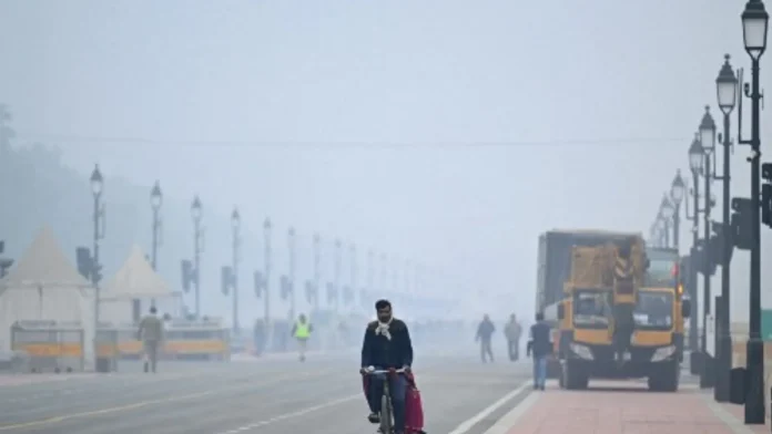 Delhi Shivers Through Third Consecutive Cold Day as North India Battles Intense Winter Chill