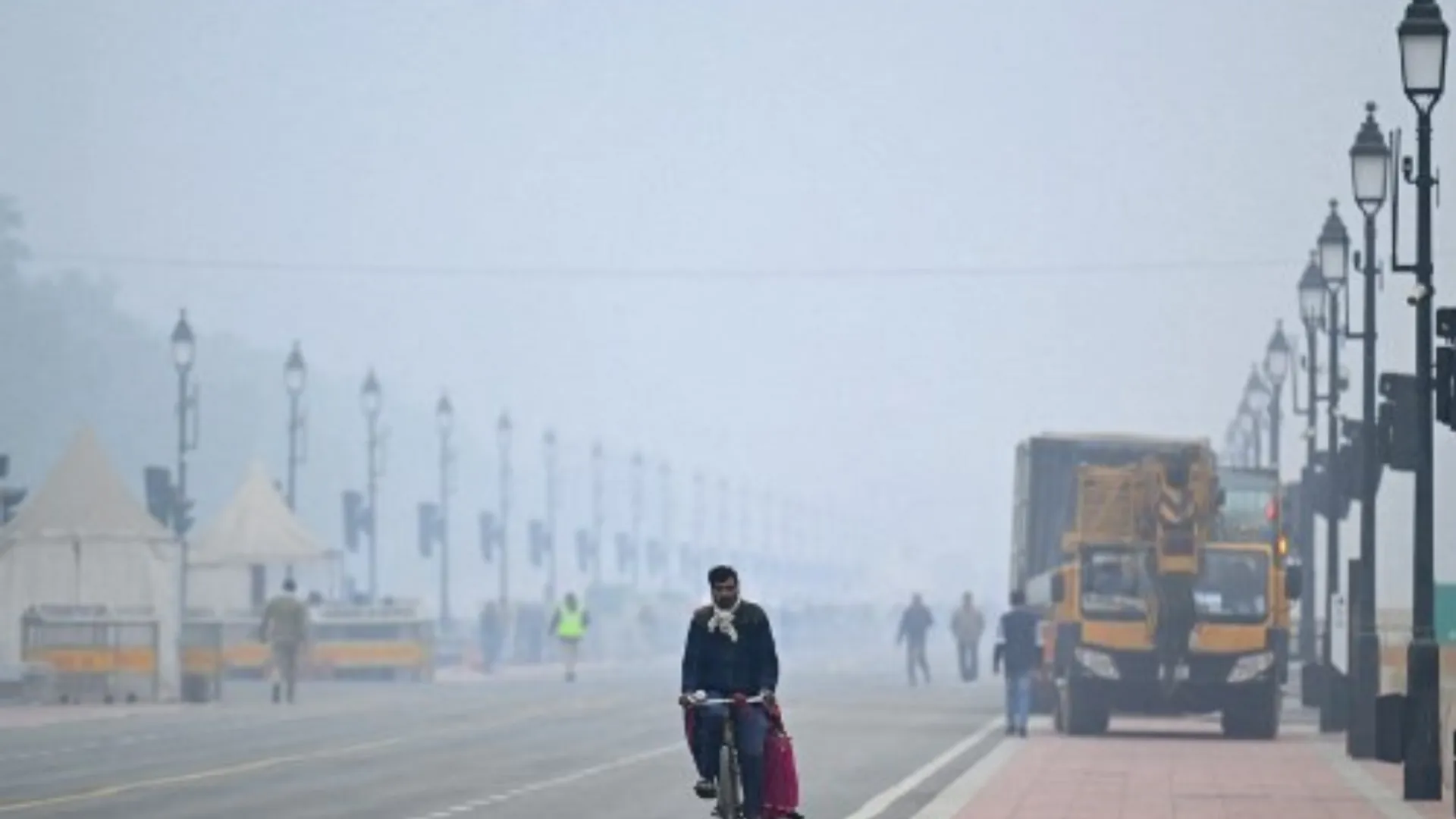 Delhi Shivers Through Third Consecutive Cold Day as North India Battles Intense Winter Chill