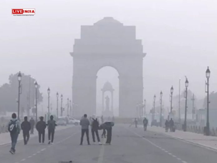 Delhi witnesses sharp drop in temperature, records 6.4 degrees Celsius