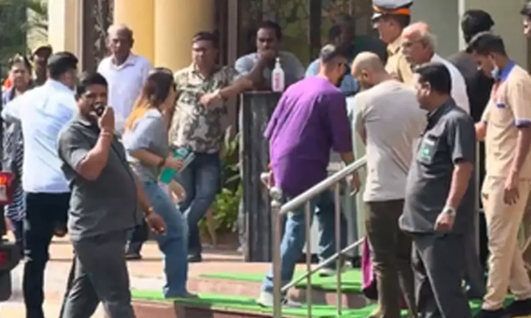 Kareena Kapoor Khan Visits Hospital To Meet Husband Saif Ali Khan