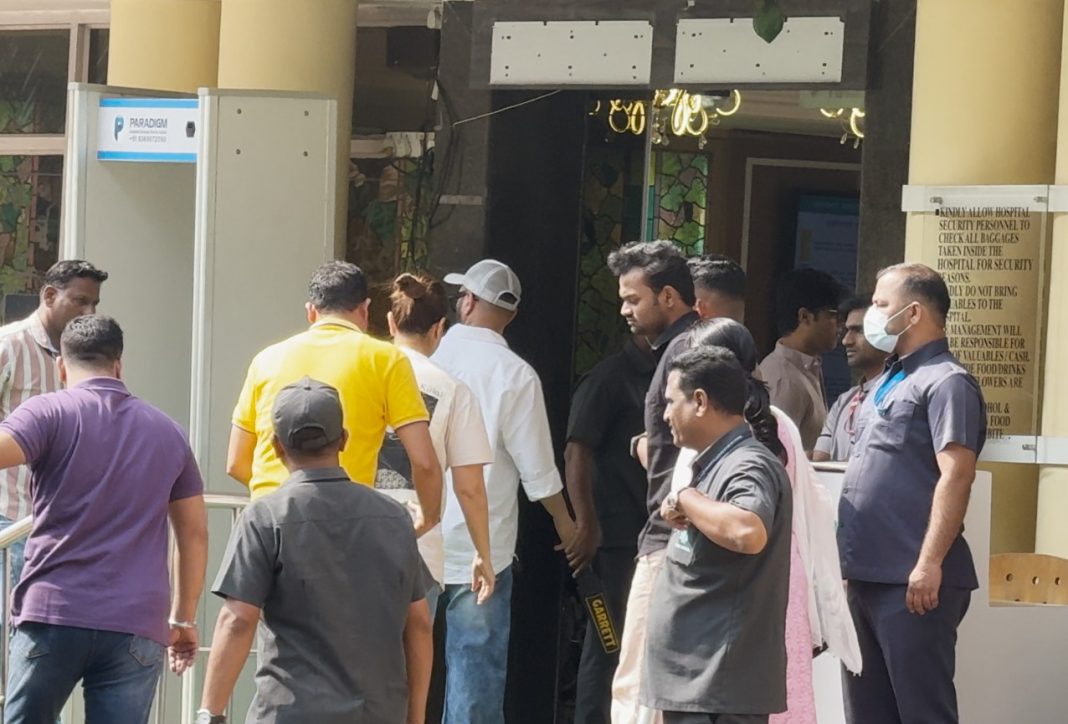 Kareena Kapoor, Sharmila Tagore Visit Lilavati Hospital To Meet Saif Ali Khan
