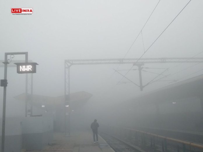 Dense Fog Disrupts Flights and Trains in Delhi, AQI Remains 'Very Poor'