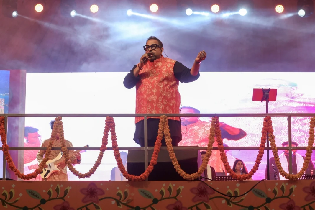 Take A Look At Shankar Mahadevan's Soulful Performance At Mahakumbh
