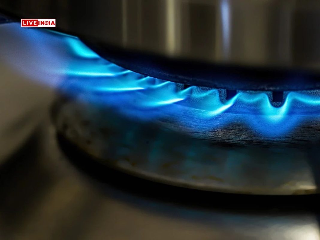 Chole Left On Stove, Noida Men Die of Suffocation