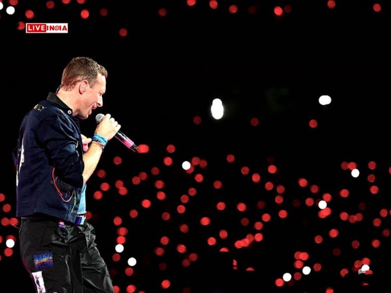 Coldplay's Chris Martin Delights Fans With "Jai Shri Ram" During Mumbai Concert