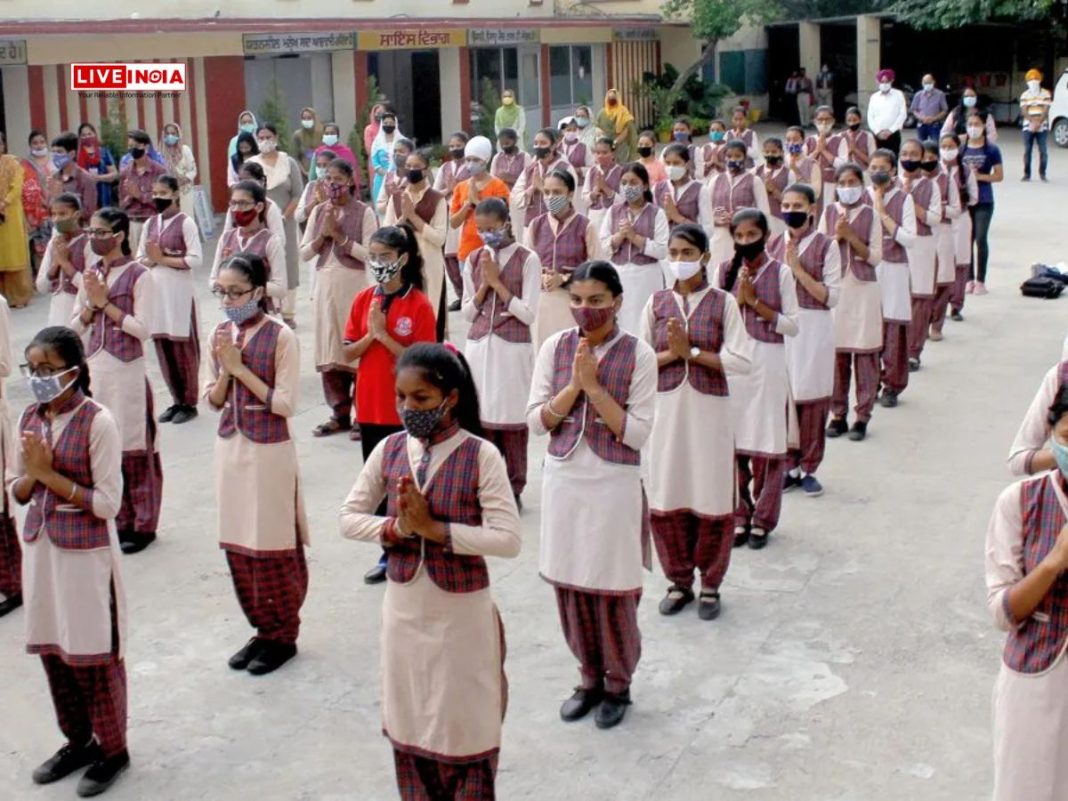 Jharkhand School Principal Sends 80 Girls Home Shirtless for Celebrating 'Pen Day'