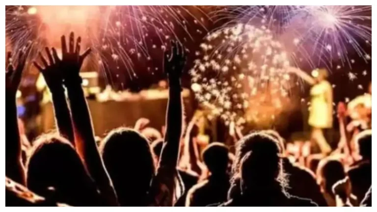 These Are Some Quirky Things That India Ordered Most On New Year’s Eve- Grapes, Condoms and Ice
