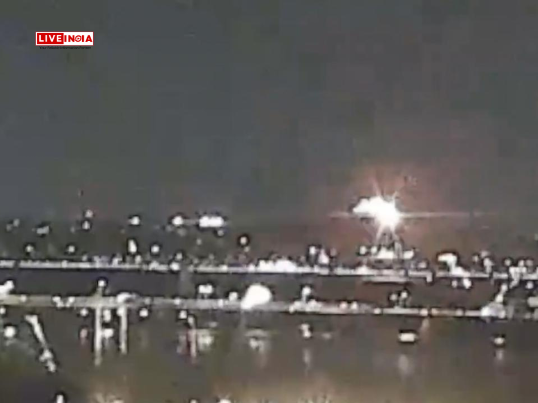 Passenger Jet and Helicopter Collide, Crash into Potomac River Near Washington DC-Shocking Video