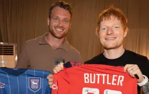 Jos Buttler Catches Up With Ed Sheeran At His Concert In Pune