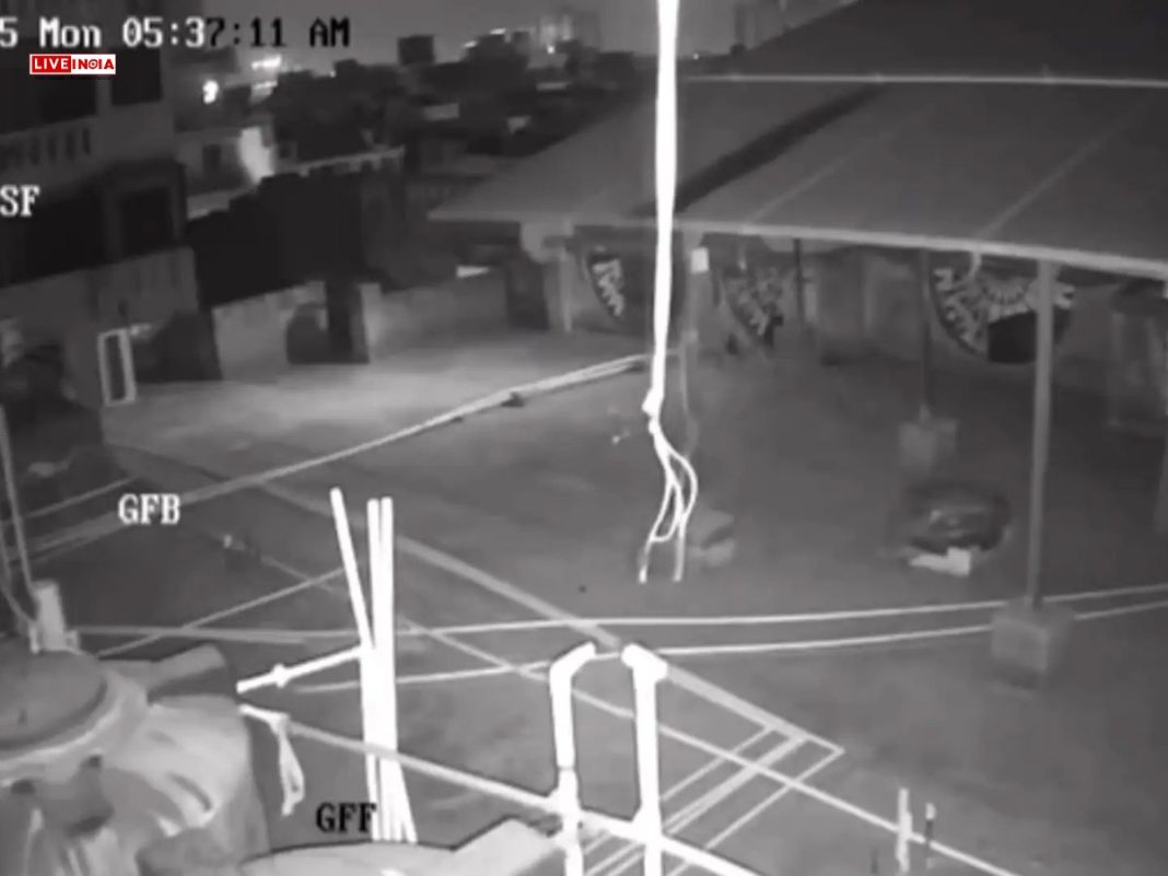 Delhi Residents Report Mysterious 