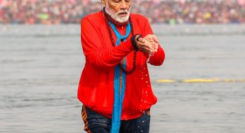 PM Modi Joins Millions of Devotees at Mahakumbh, Prays for Peace and Harmony