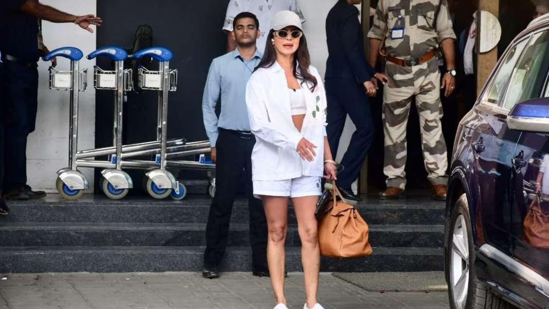 Priyanka Chopra Returns To Mumbai n Effortlessly Chic Style, Poses For Paps