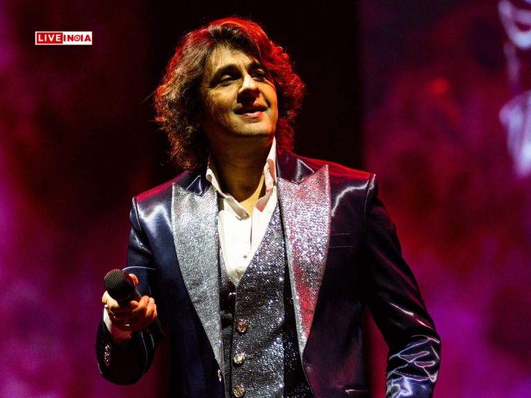 “Election Mein Khade Ho Jaao!”: Sonu Nigam Scolds Kolkata Crowd-Watch