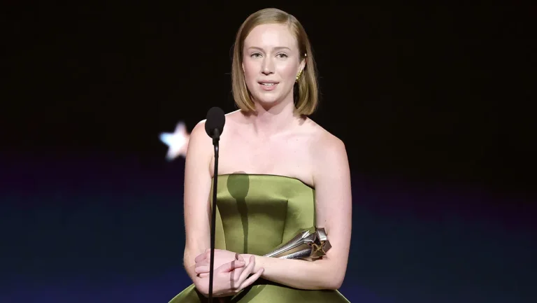 Hannah Einbinder Receives 'Best Supporting Actress In A Comedy Series' Award At Critics Choice Awards
