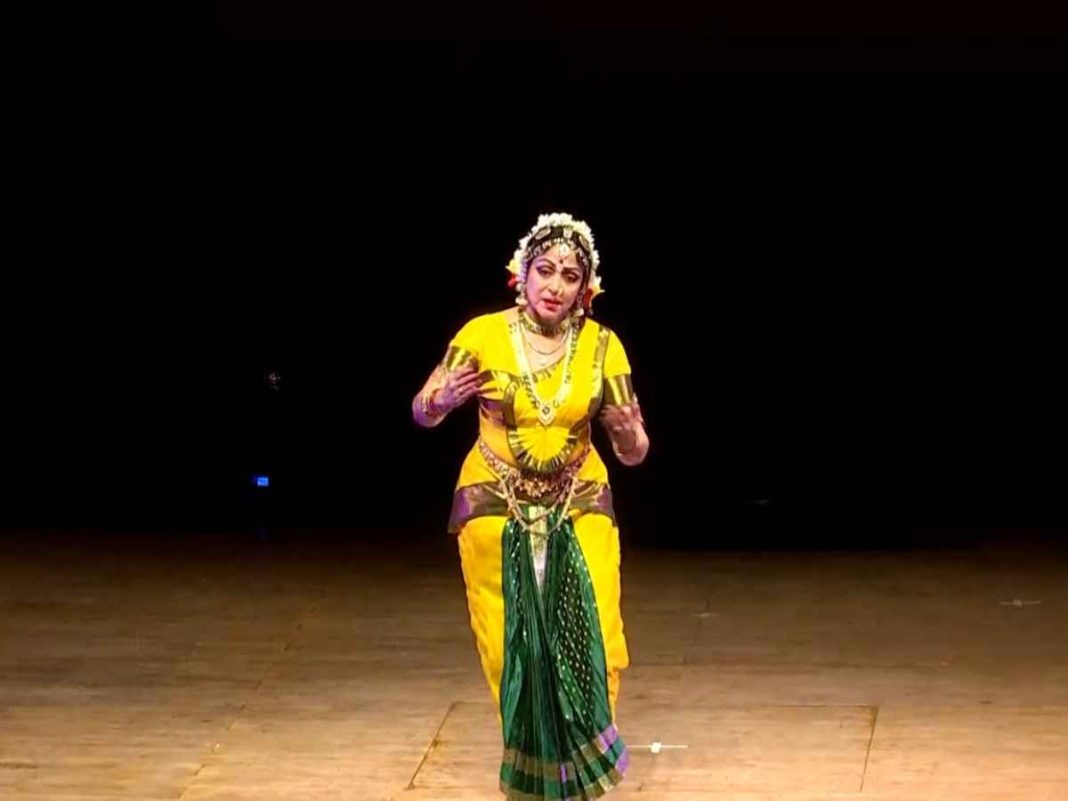 Hema Malini Mesmerizes Audience With Odissi And Kathak Dance At Vrindavan Mahotsav