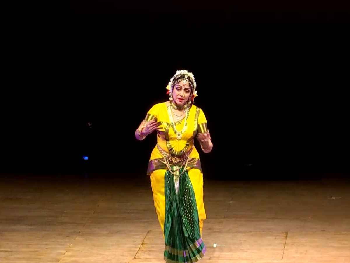 Hema Malini Mesmerizes Audience With Odissi And Kathak Dance At Vrindavan Mahotsav