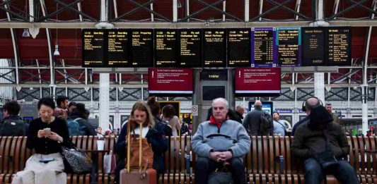 Heathrow Paralysis Sparks Global Turmoil: ‘This Was a Clear Planning Failure’