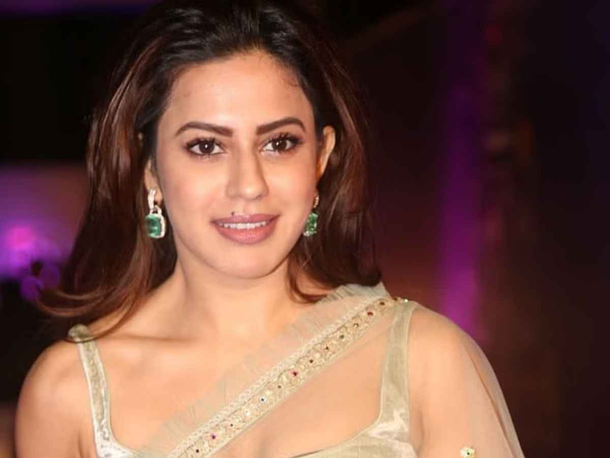 **TITLE**: Actress Ranya Rao Arrested for Alleged Gold Smuggling at Bengaluru Airport