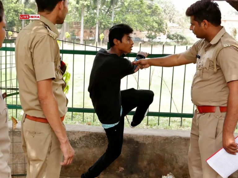 Delhi To Get ‘Anti-Romeo Squad’ To Curb Crimes Against Women 🚔👮‍♀️