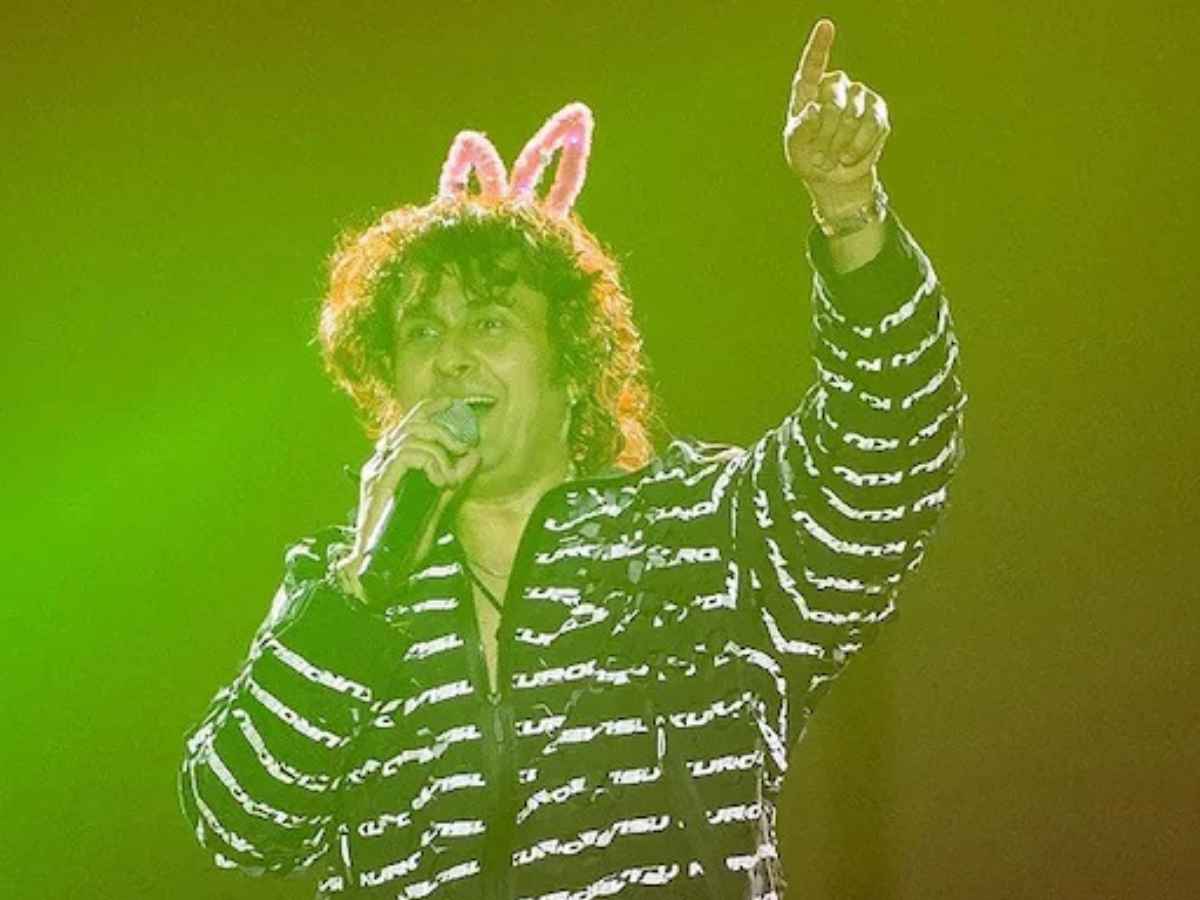 "One Vape Was Thrown By Someone..": Sonu Nigam Refutes Reports Of Stones Being Thrown At DTU College Event