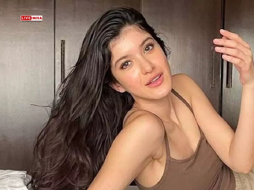 Shanaya Kapoor Looks Hot in Bold Green Scrunchie Top and Mini Skirt, Leaves Khushi and Ananya Impressed