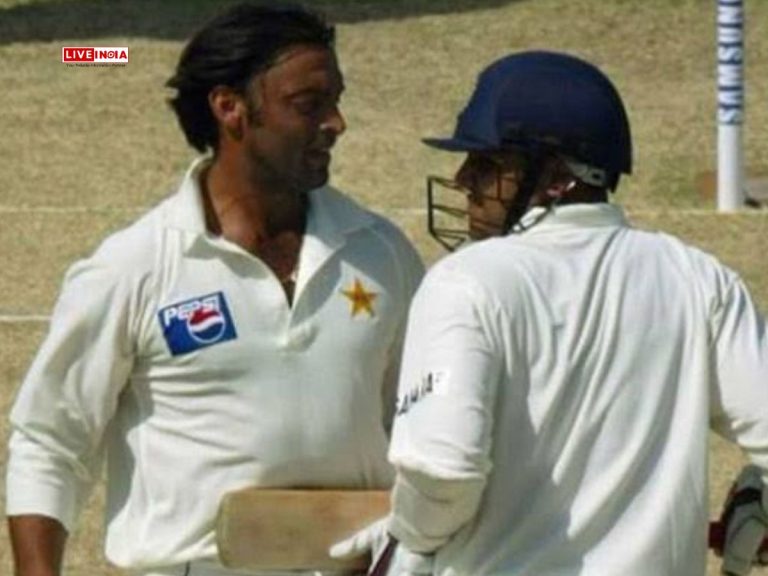 "Roza Hai, Warna…": Shoaib Akhtar Warns Sehwag Over '300' Jibe