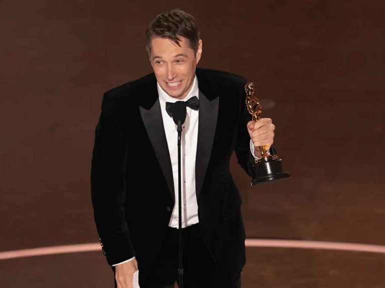 Sean Baker Urges Protection Of Movie Theaters In Oscar Acceptance Speech For Best Director