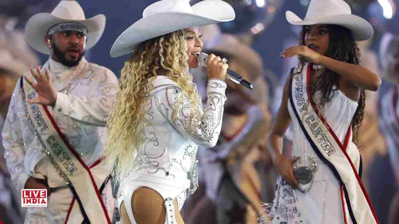 Beyoncé Stuns Fans by Performing "Jolene" While Soaring on Giant Horseshoe at Cowboy Carter Tour