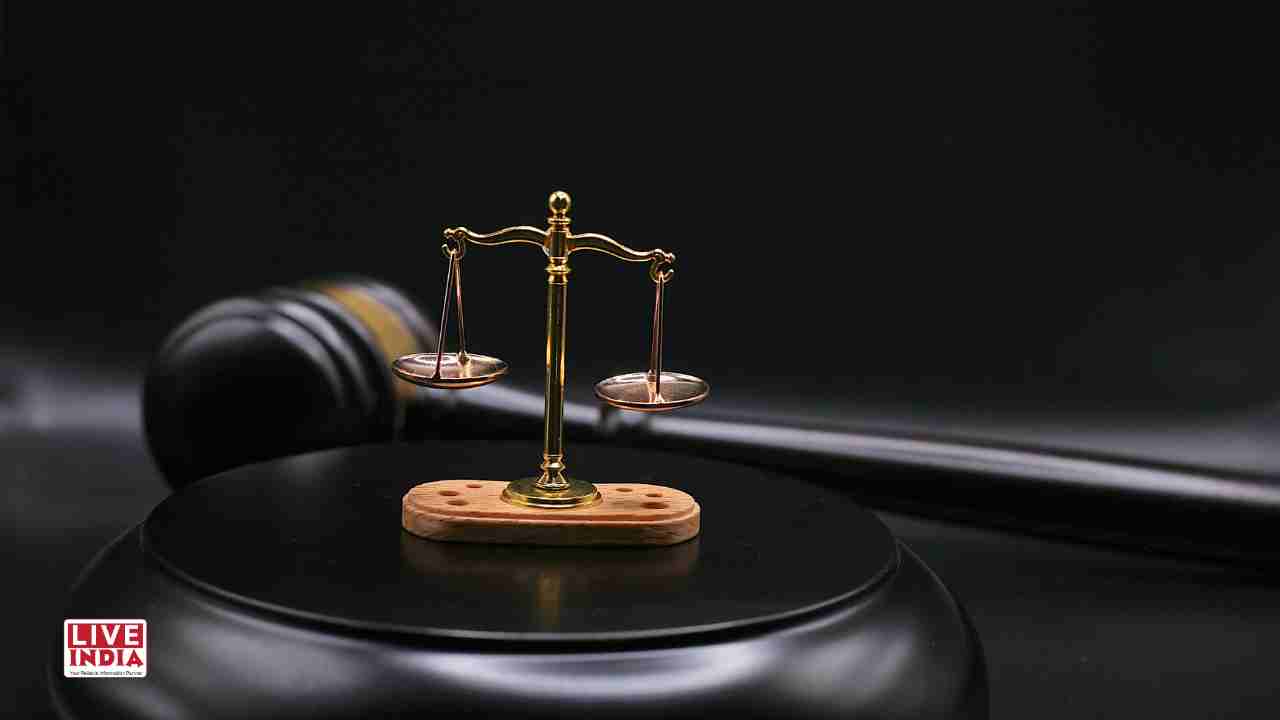 "Tu bahar mil..."Retired Teacher Threatens Judge After Conviction in Cheque Bounce Case