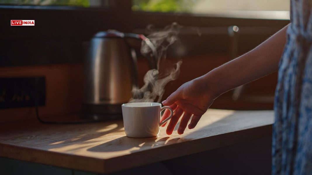 Should You Drink Coffee First Thing in the Morning? This Is What Expets Say