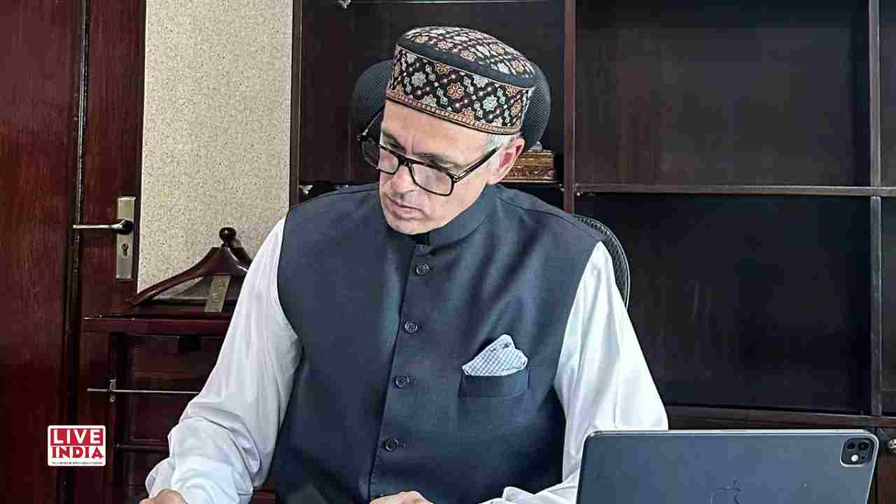 Omar Abdullah Orders Streamlined Traffic from Srinagar to Jammu to Assist Departing Tourists