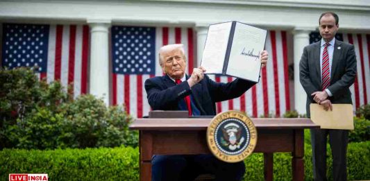 Trump Declares National Emergency, Announces Global Tariffs to Combat Trade Deficit