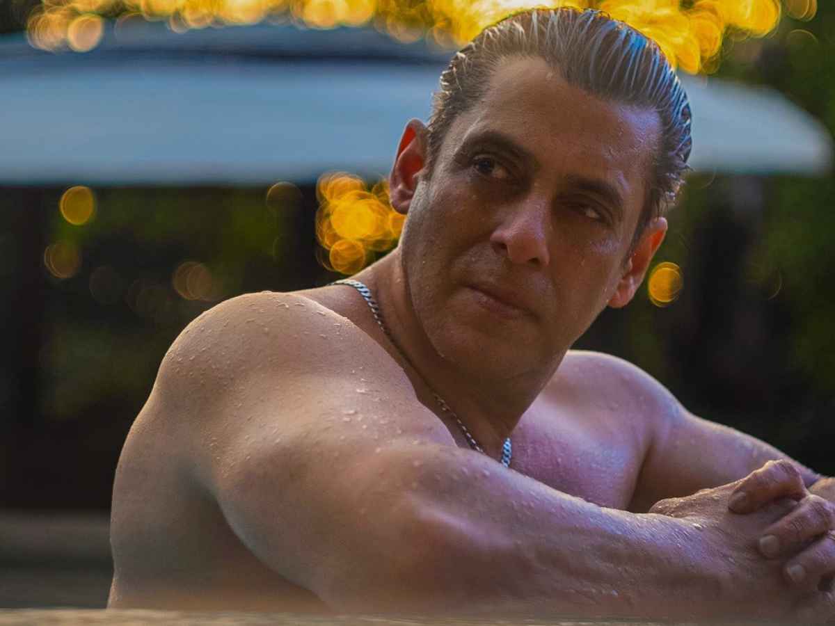 “Eello ji sanam hum aa gaye…………. Ab itna bhi gussa karo nahin jaani”: Salman Khan Remembers line from Andaz Apna Apna While Enjoying a Relaxing Pool Moment