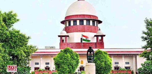 Supreme Court Seeks Centre's Response on Waqf Act Challenge, No Appointments or Property Changes Till Next Hearing