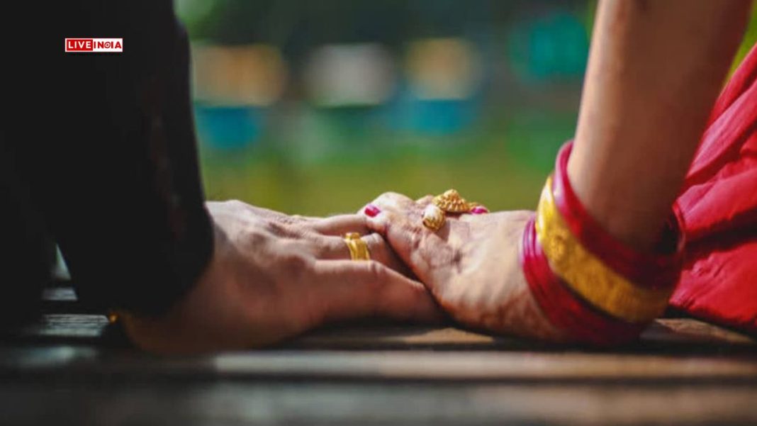 UP Shocker: Woman Elopes With To Be Son-in-Law Days Before Wedding, Takes Cash & Jewellery