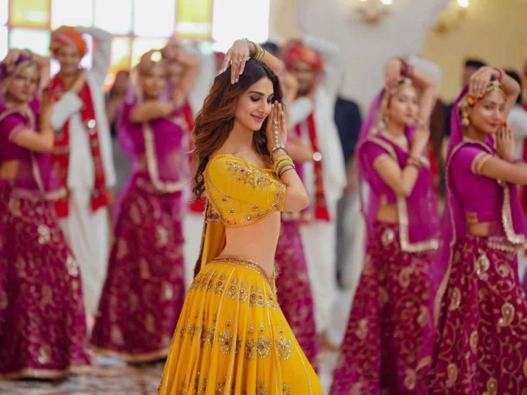 "Angreji Rangrasiya" Song From Abir Gulaal Out Now: A Wedding Anthem to Get You Dancing!
