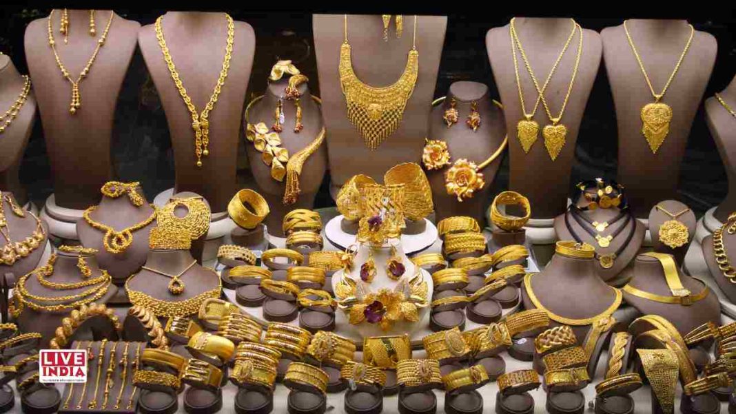 Gold Hits ₹1 Lakh Milestone: Experts Warn of 10% Correction, Long-Term Bullish Outlook Intact