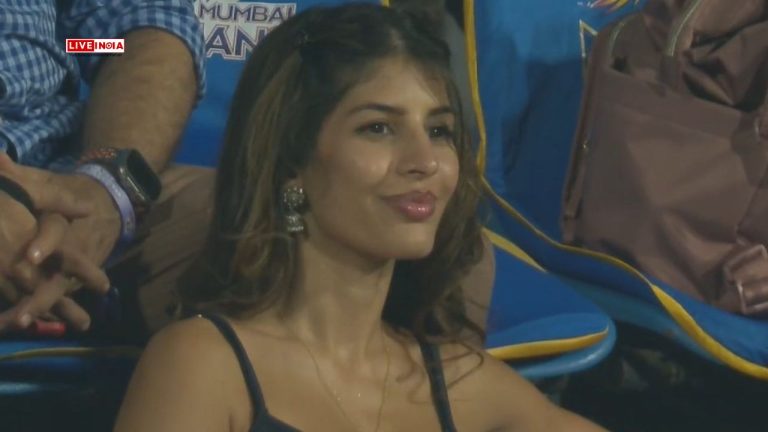 Watch: Hardik Pandya’s Rumoured Girlfriend Jasmin Walia Boards MI Team Bus After KKR Match