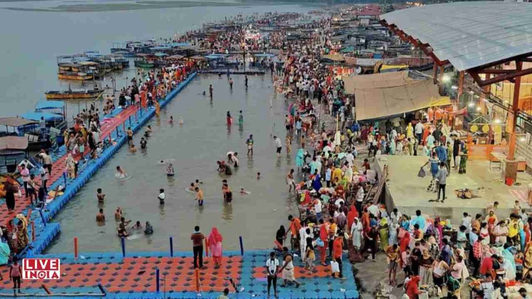 Devotees Flock to Haridwar for Holy Dip in Ganga on Vaishakh Purnima 2025