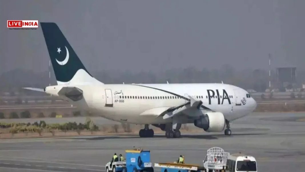 Pakistan Flight’s Terrifying Encounter With Sandstorm Caught on Camera-Watch