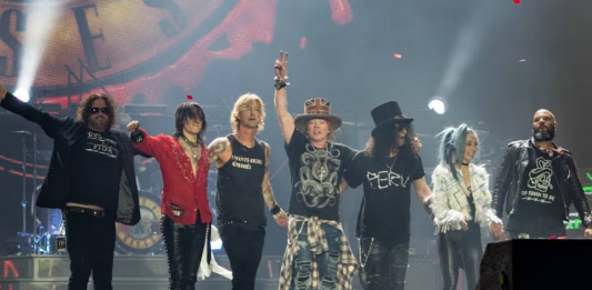 Guns N' Roses Rocks Mumbai After 13-Year Hiatus with Electrifying Performance