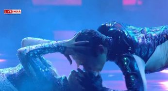 Jennifer Lopez Stuns by Kissing Male and Female Dancers During AMAs 2025-Watch