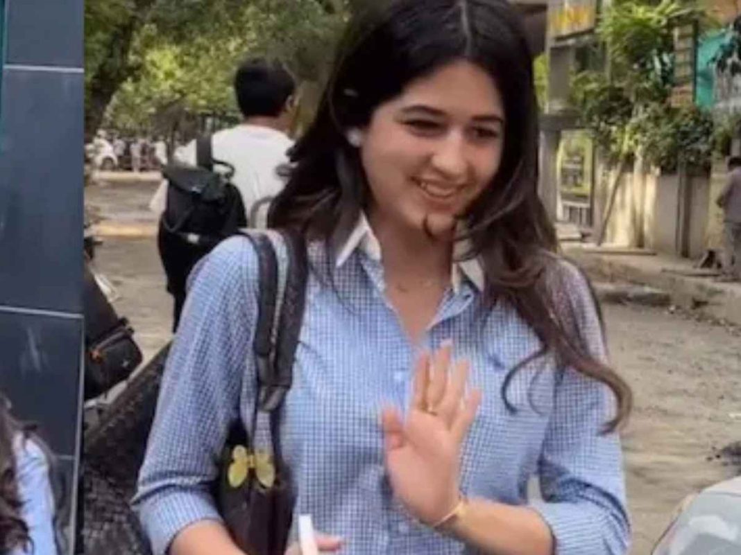 Bollywood Debut on the Horizon? Rajesh Khanna’s Granddaughter Naomika Saran Spotted at Maddock Films Office