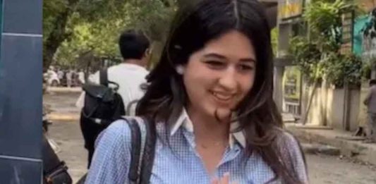 Bollywood Debut on the Horizon? Rajesh Khanna’s Granddaughter Naomika Saran Spotted at Maddock Films Office