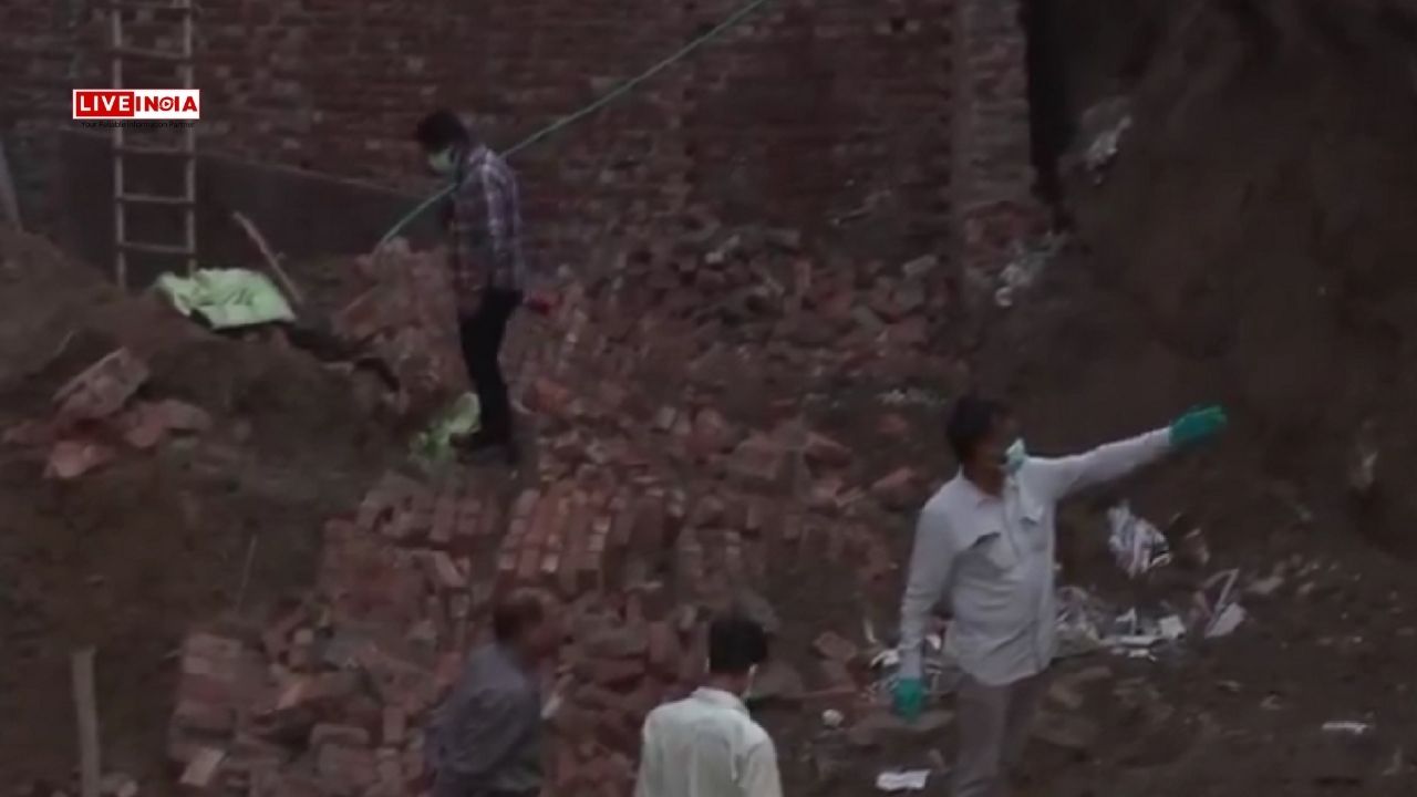 Delhi Paharganj Building Collapse: 3 Dead After Under-Construction Basement Wall Gives Way