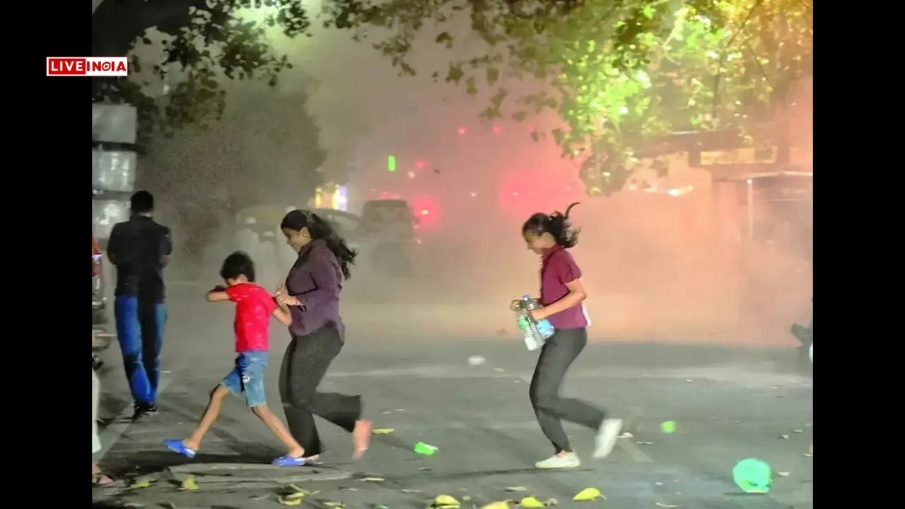 Strong Winds, Dust Storms Lash Delhi-NCR; Trees, Poles Uprooted, Rain Brings Temporary Relief