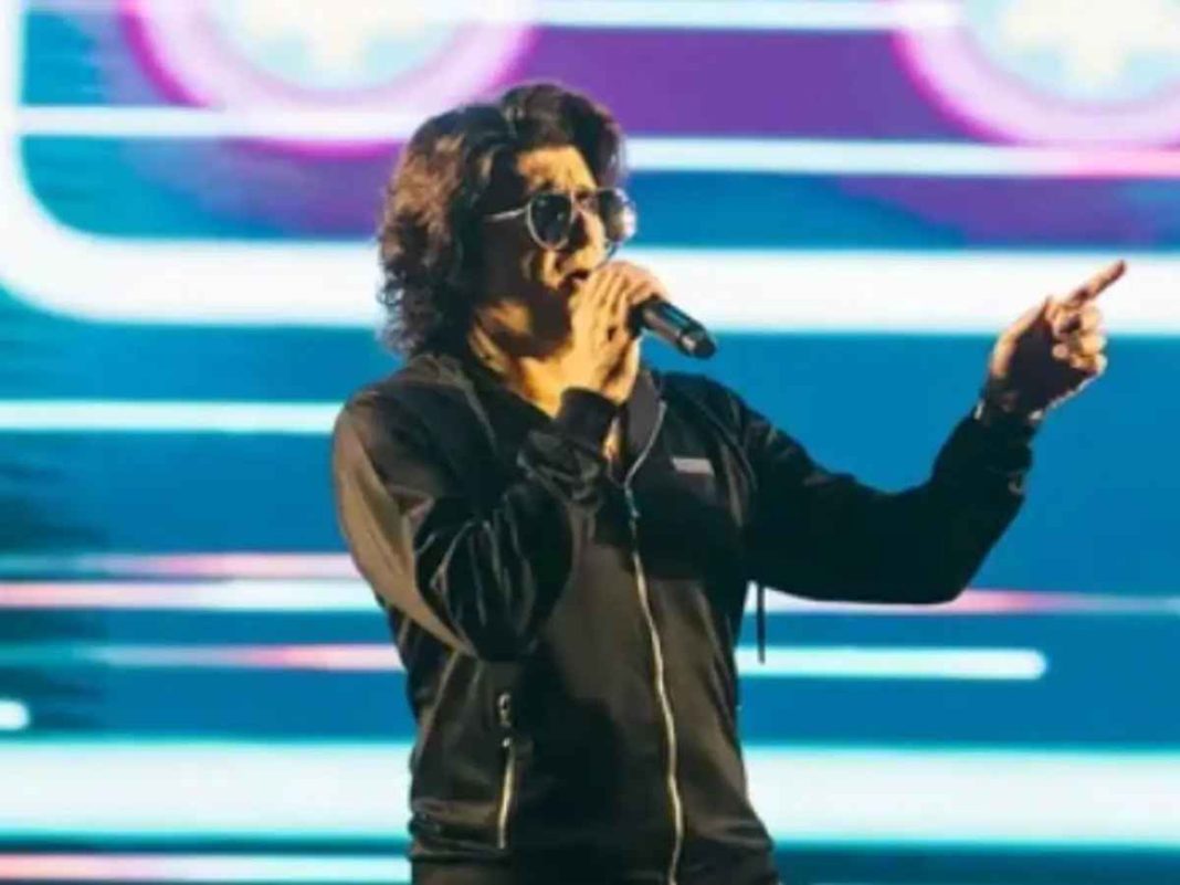 Watch: Sonu Nigam Rebukes Fan for Demanding Kannada Song at Bengaluru Concert