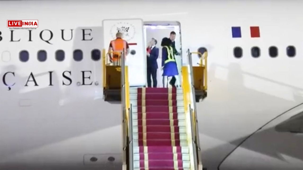 Russian Foreign Ministry Trolls Macron Over Slapgate Viral Video, Jokes About “Hand of Kremlin”