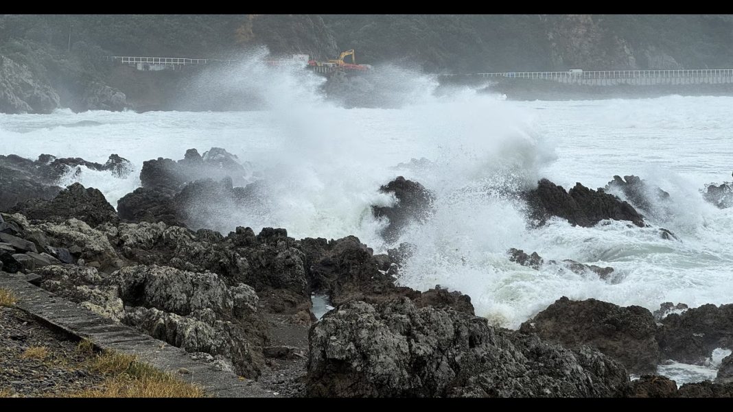 Wellington Battered By Decade’s Strongest Winds; South Island Declares State Of Emergency Amid Flooding